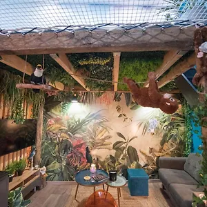 https://jungle-room-vadez-vous-cosy-luxe-gare-autoroute.hotels-rhonealpes.com