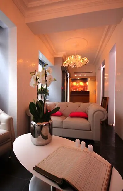 Hotel Lumieres Montmartre Paris