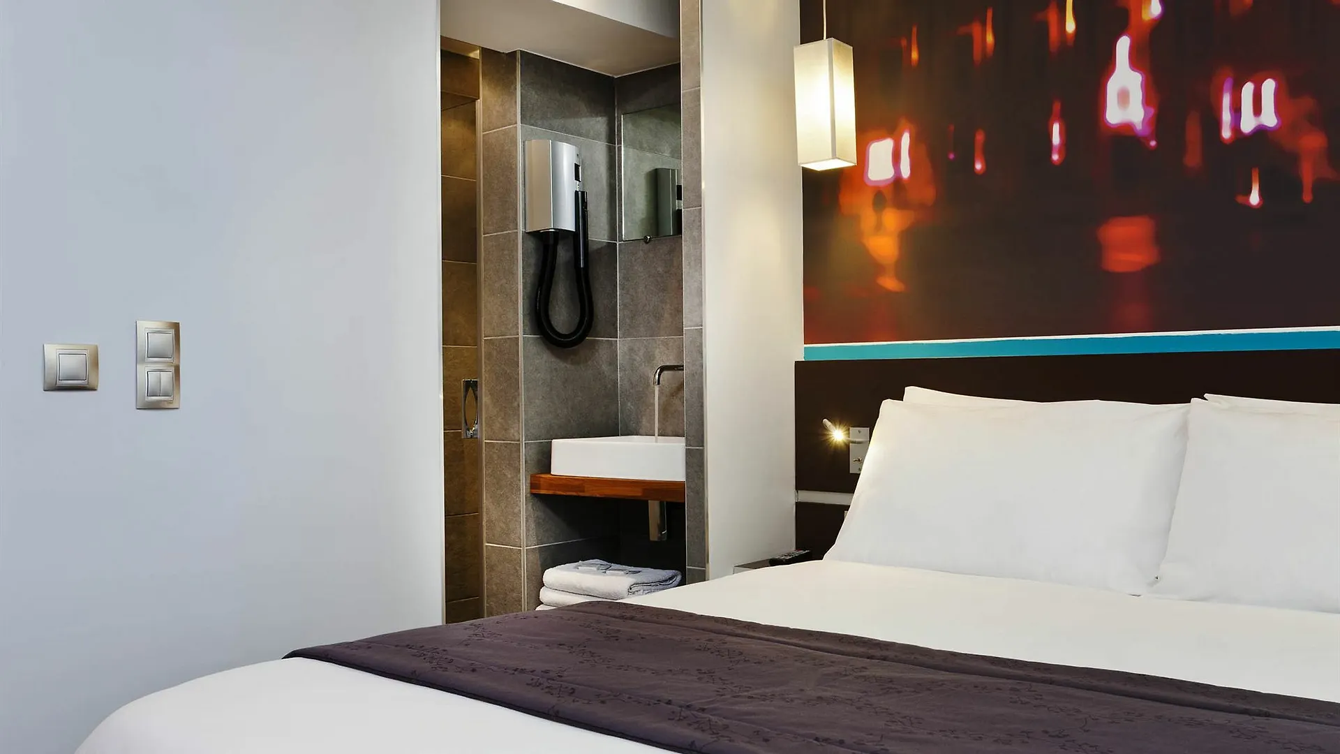 ***  Hotel Lumieres Montmartre Párizs Franciaország