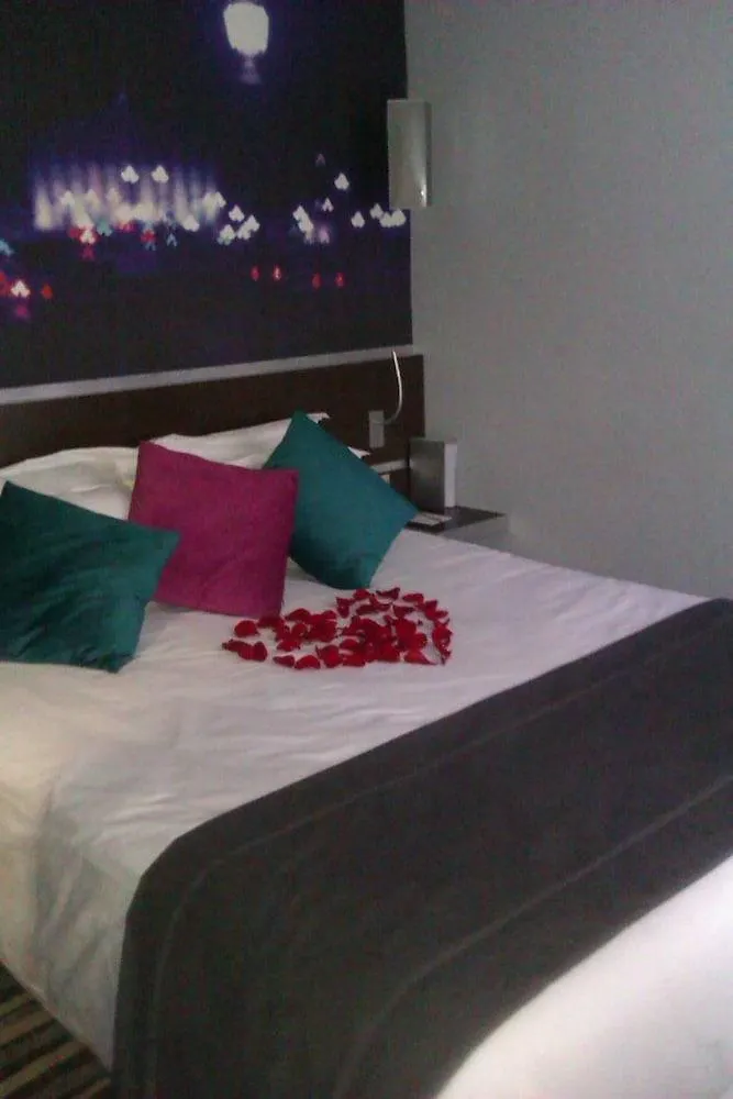 Hotel Lumieres Montmartre Paris