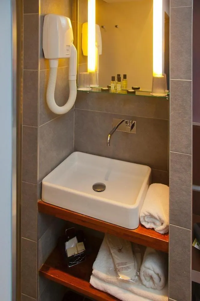 Hotel Lumieres Montmartre Paris